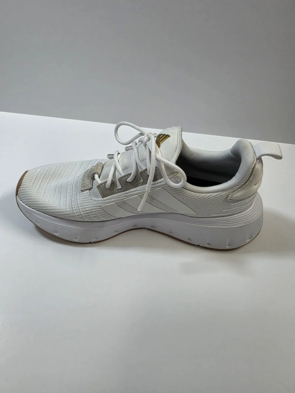 Adidas Swift Run 23 Women's White Gold Athletic Running Sneakers Size 8 IG4715 - Picture 5 of 9